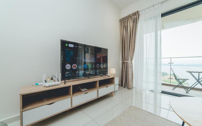 Danga Bay Coastal Charm 3BR 8Pax w 3Balcony