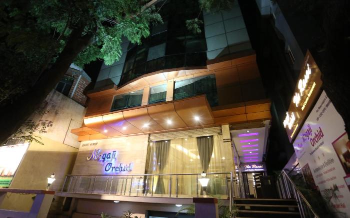 Bisque Magaji Orchid - Near Majestic Railway Station