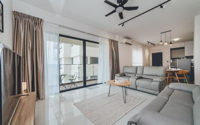Danga Bay Coastal Horizon  3BR 8Pax w 3Balcony