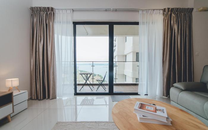 Danga Bay Coastal Horizon  3BR 8Pax w 3Balcony