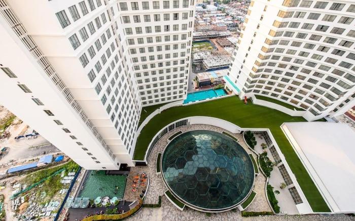 Melaka Silverscape Premier Suite Sleep 4-5 by MPL