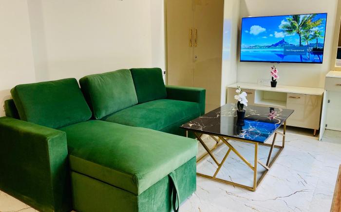 Stay 10 Parallel Apartment Hotel