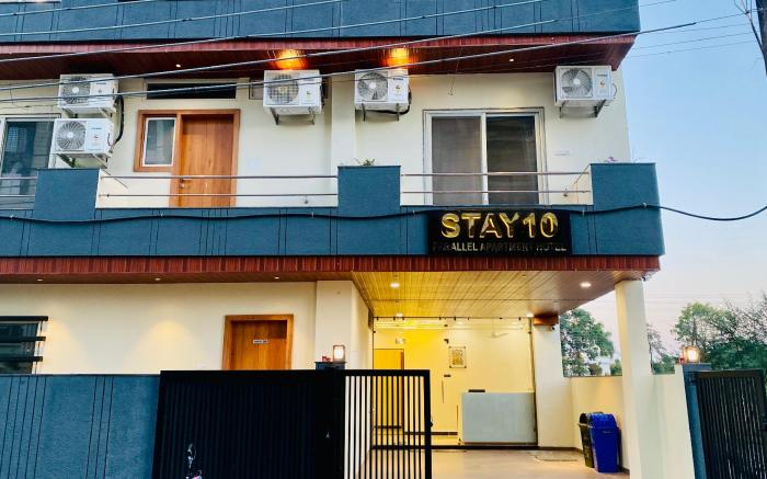 Stay 10 Parallel Apartment Hotel