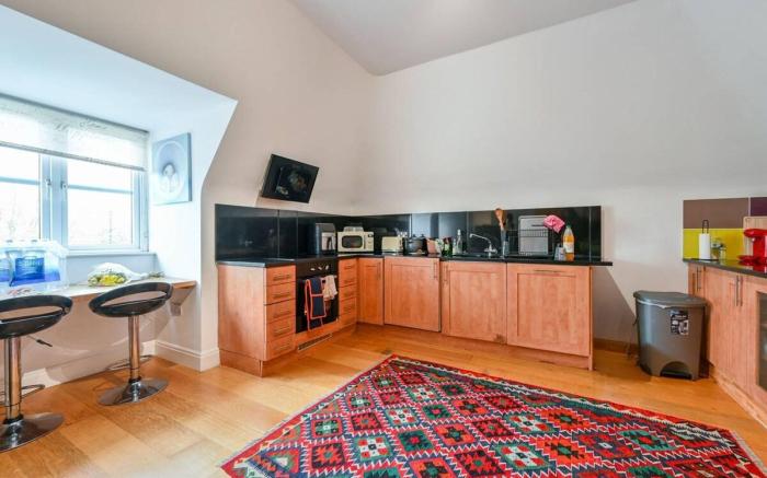 3BR Brentford Apt Overlooking Syon Park| Kew 5min
