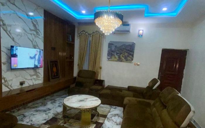 Your Elegant Home In Isolo- Your cosy experience !