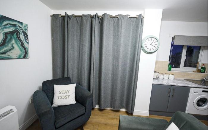 Modern Apartment in Manchester, Balcony, Sleeps6