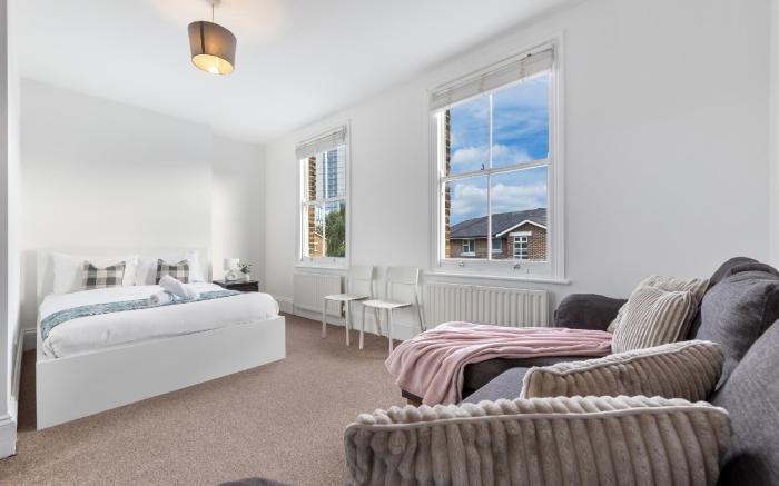 4BR City View on Terrace Flat in Central London!