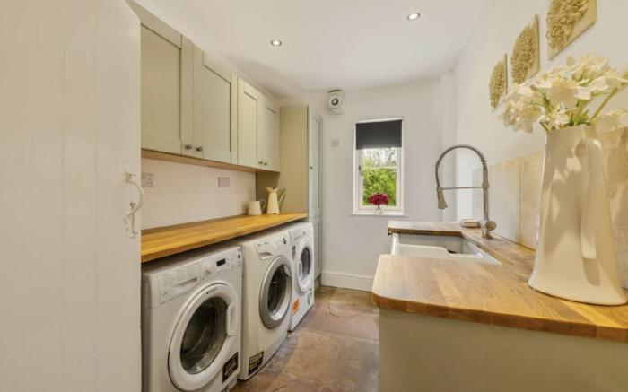 Luxury Cheshire Farmhouse Sleeps 12+