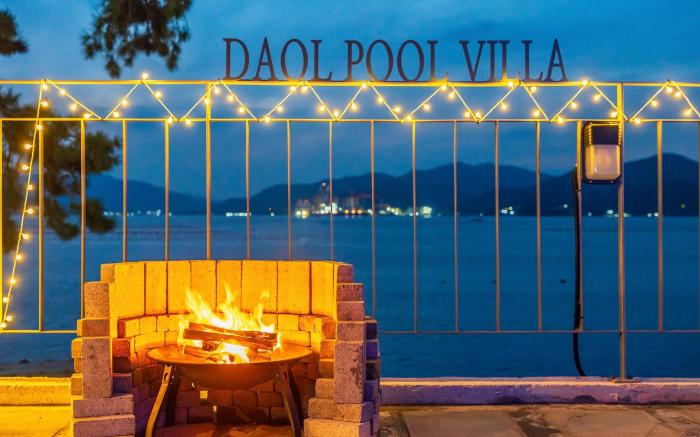 Geoje Daol Pool Villa Pension