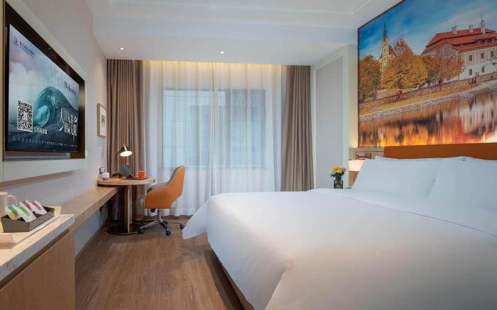 Vienna Hotel and Nanchang South Railway Station