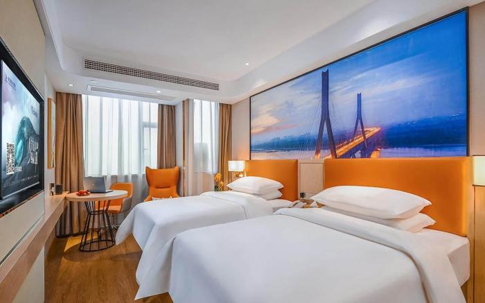 Vienna 3 Best Hotel Qingshan Lake Mingyuan Road West metro station
