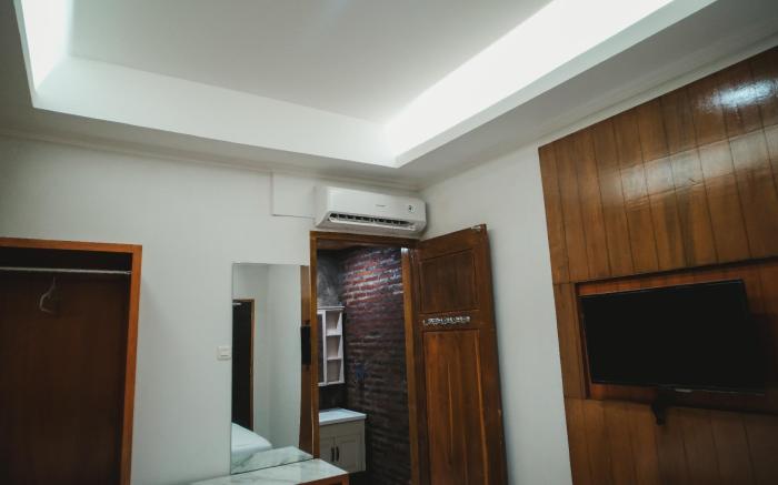 The Canal Homestay 