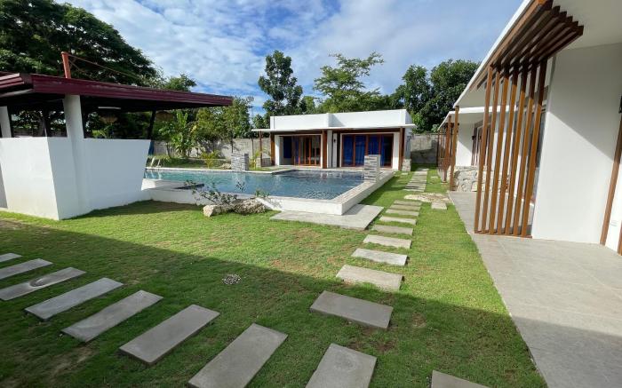 Bluewaves Hostel & Villa Panagsama by Hiverooms