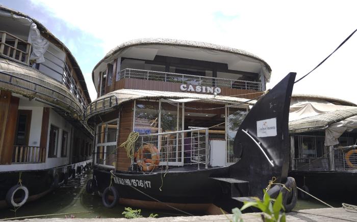 Casino Houseboats