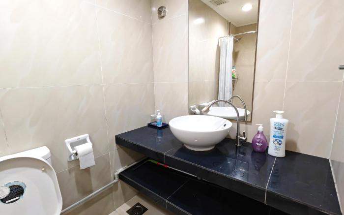 Studio Apartment Walking to Twin Tower