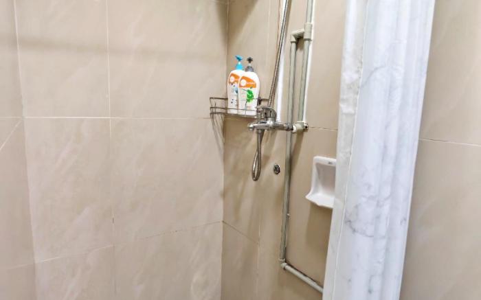 Studio Apartment Walking to Twin Tower