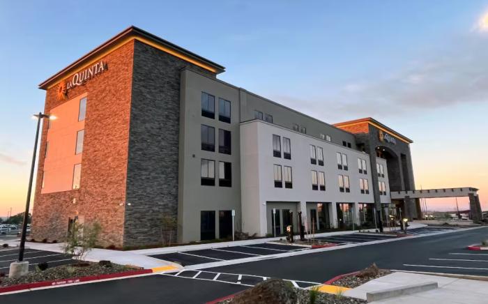 La Quinta Inn and Suites by Wyndham Lincoln