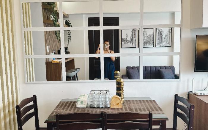 1BR Penthouse, Hi-speed Wifi w/ Balcony & Netflix