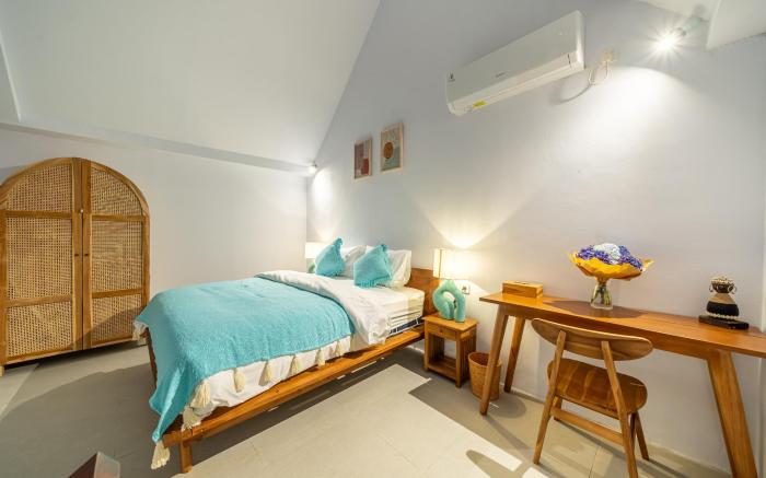 Townseseh 1_Steps from the Beach, Poolside Bliss