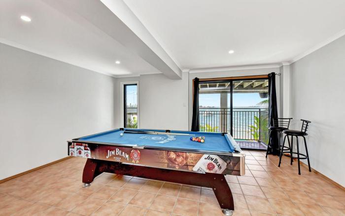 Shimmer Shores Absolute Waterfront Retreat at Fishing Point, Lake Macquarie