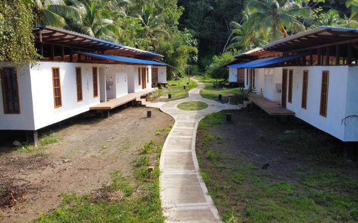Pacific Waves Hostel & Surf