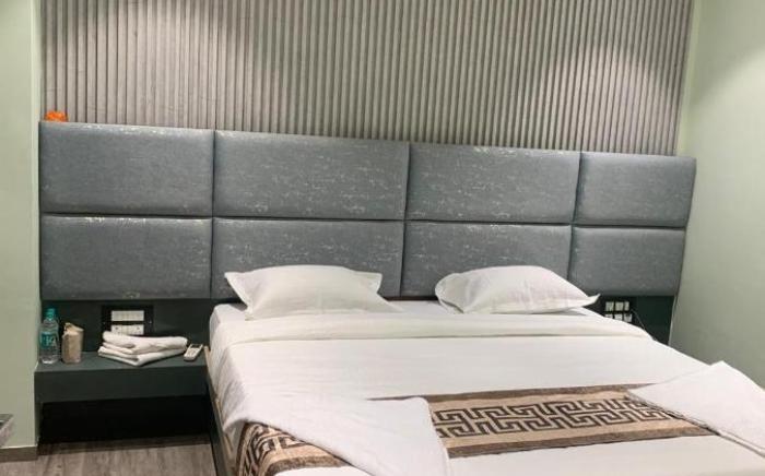HOTEL GRAND BEE Residency