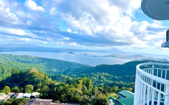 2132: Modern & Cozy Peripheral TAAL VIEW 21st Flr