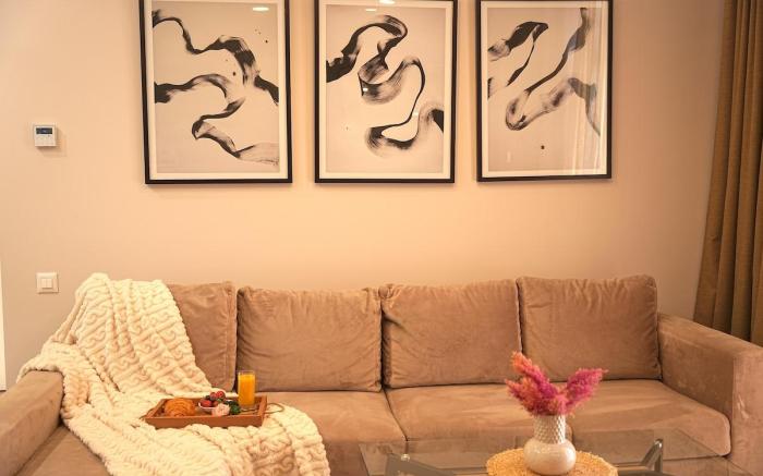 Cozy 1-Bedroom Apartment next to Seasons Park