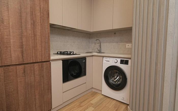 Cozy 1-Bedroom Apartment next to Seasons Park