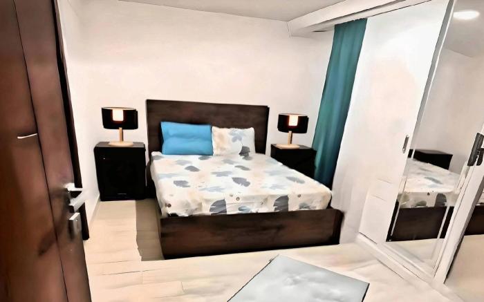 Salty Life Chalet, Azha