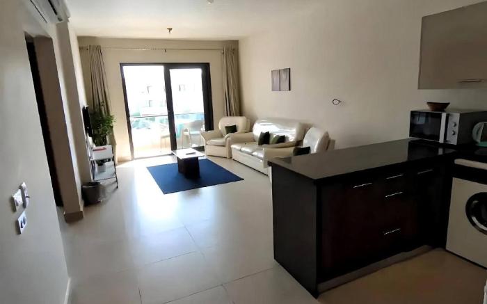 Salty Life Chalet, Azha