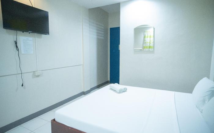 Tropical Place Hotel by RedDoorz