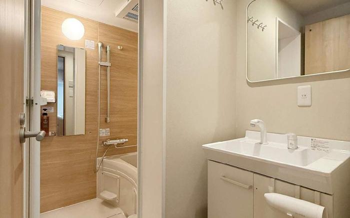 Spacious 2BR, 2 Baths | Steps to Shops & Dining 31
