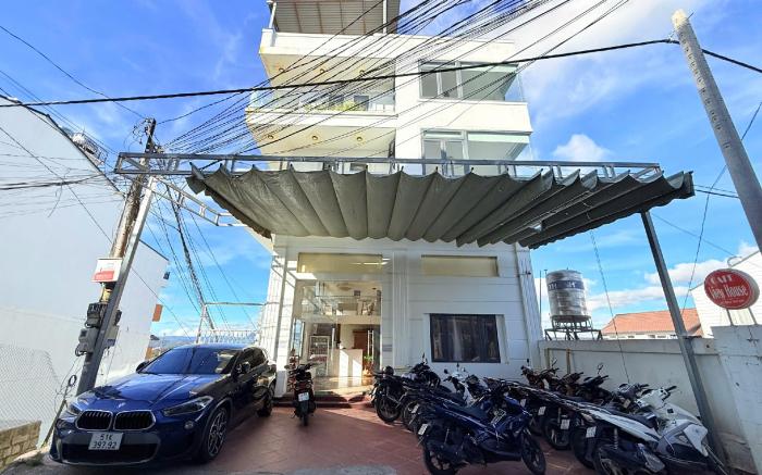 Cafe View House