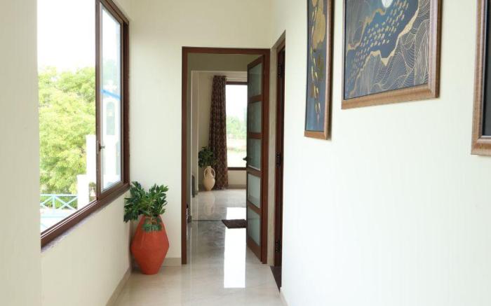 Luxury FilmCity Farmstay - 3 Bedroom  with Pool