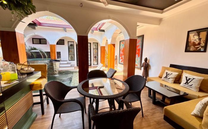 Golden Gorilla Villa with private pool & jacuzzi