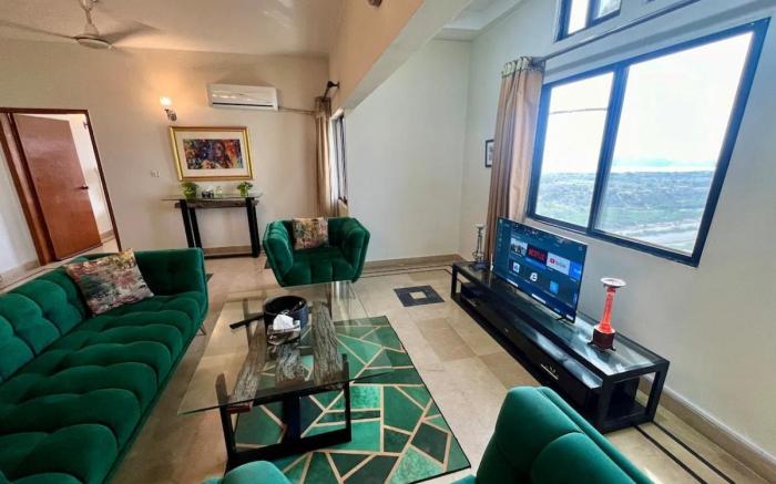 Seaview panoramic Beachfront Luxe penthouse 4BR