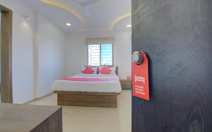 Super Hotel O RK's Regency Near Navale Hospital Back Gate