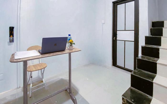 Urbanview Hotel near DC Mall Crown Homestay Batam