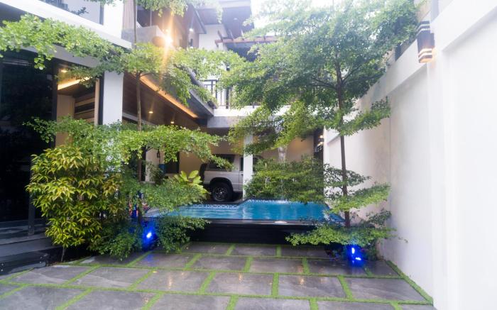 Modern villa with pool in downtown Cebu City