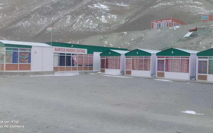 Namtso Wooden Cottage