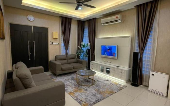 Aisy Q Homestay (Muslim Only)