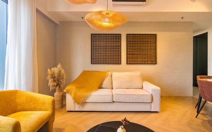 Lush Designer 3BR Condo by ALV