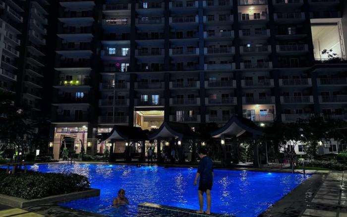 CozyCrib 2room w/balcony wifi pool mandaluyong