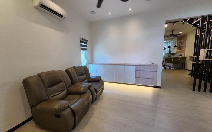 Newly Refurbished | Spacious Home | COMFY HILL