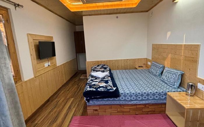 Vizvei Kufri Cozy Room with Mountain View