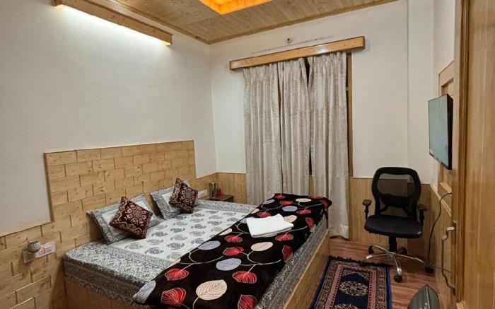 Vizvei Shimla Hills Family Suit