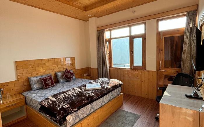 Vizvei Shimla Hills Family Suit