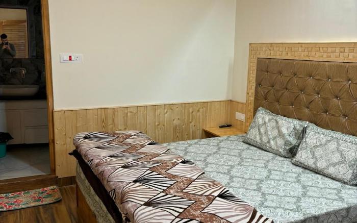 Vizvei Shimla Valley View Room