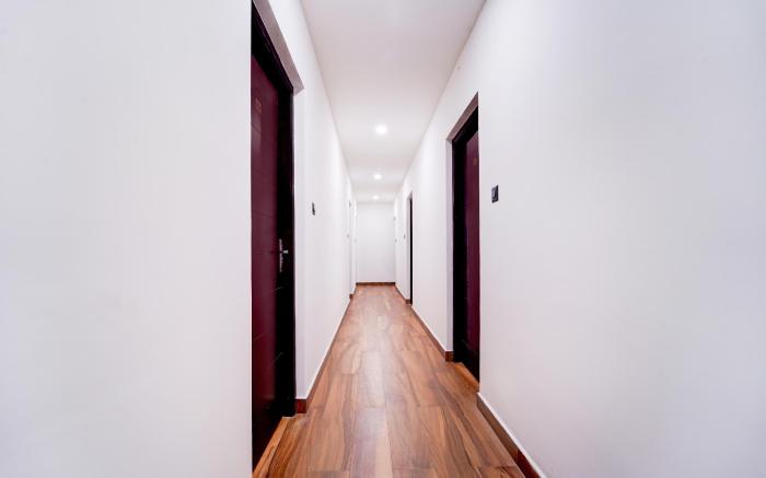 Super Hotel O Gandhi Nagar Near South Railway Backgate